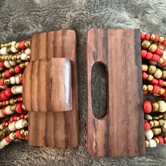 MULTI STRAND BEADED
NECKLACE MADE IN INDONESIA WITH WOOD CLASP - Picture 8 of 9